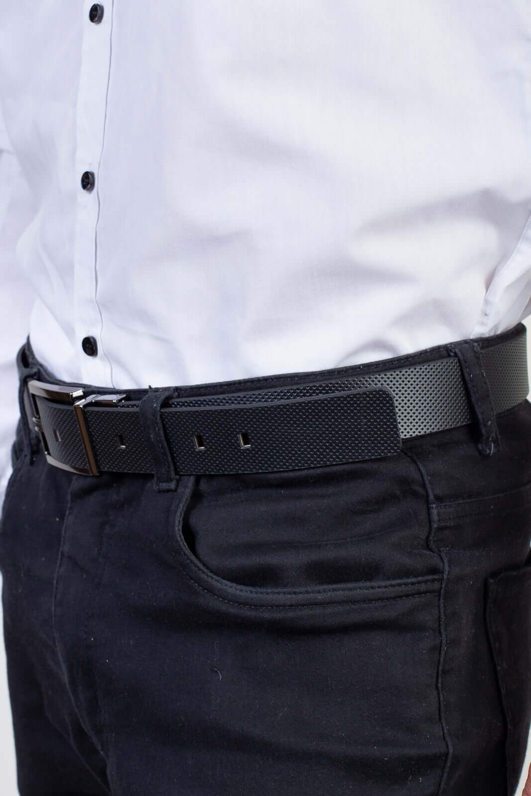 Cinto reversível em couro metais grafite Max - Enluaze