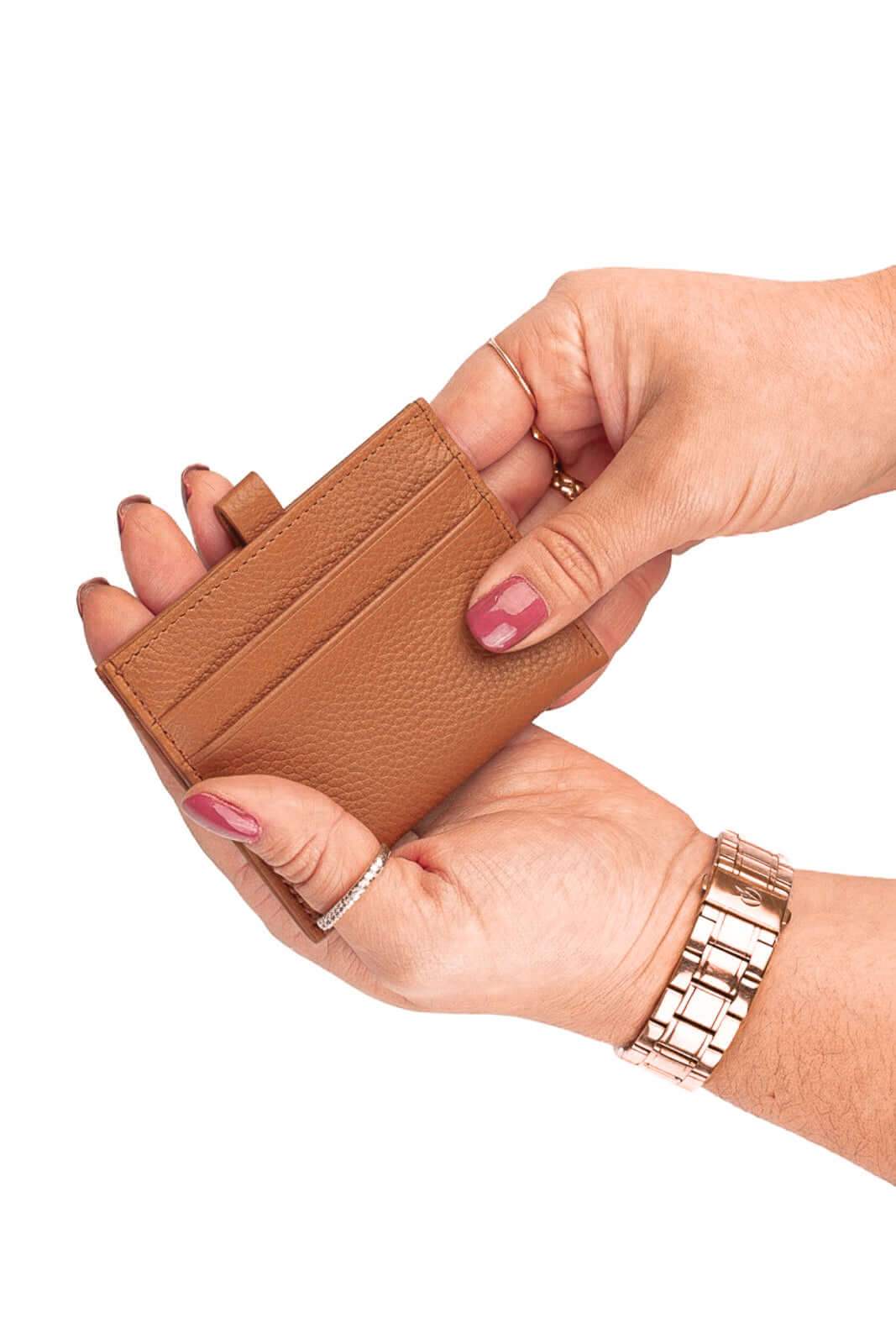 Porta cartões de couro liso Ianna 8x10cm - Enluaze