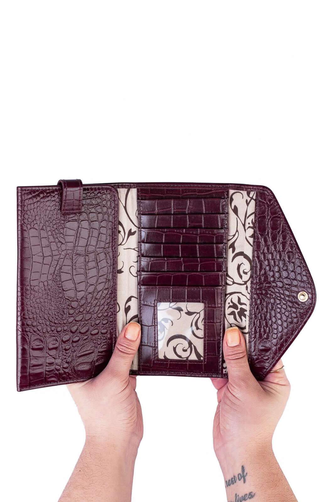 Carteira feminina de couro croco Clara 10,5x19cm - Enluaze