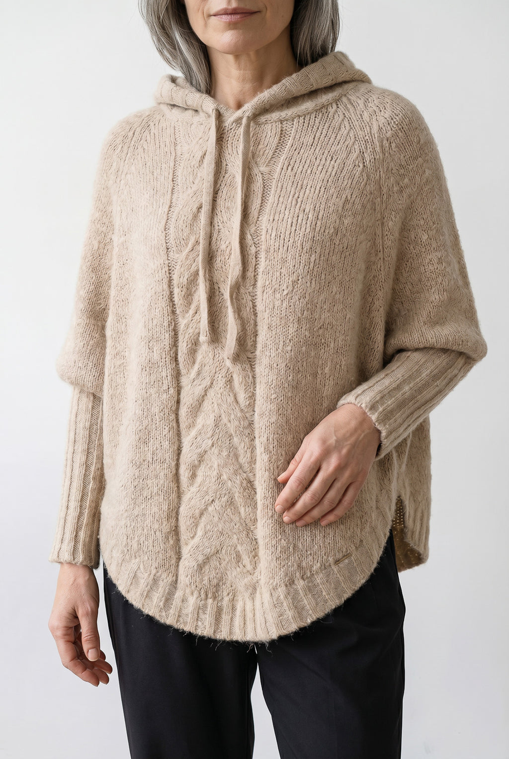 Poncho de tricô com capuz 60012