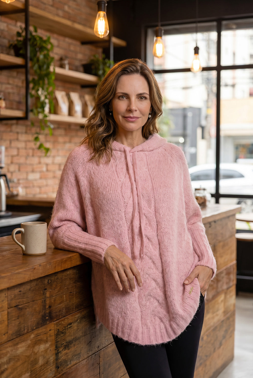 Poncho de tricô com capuz 60012