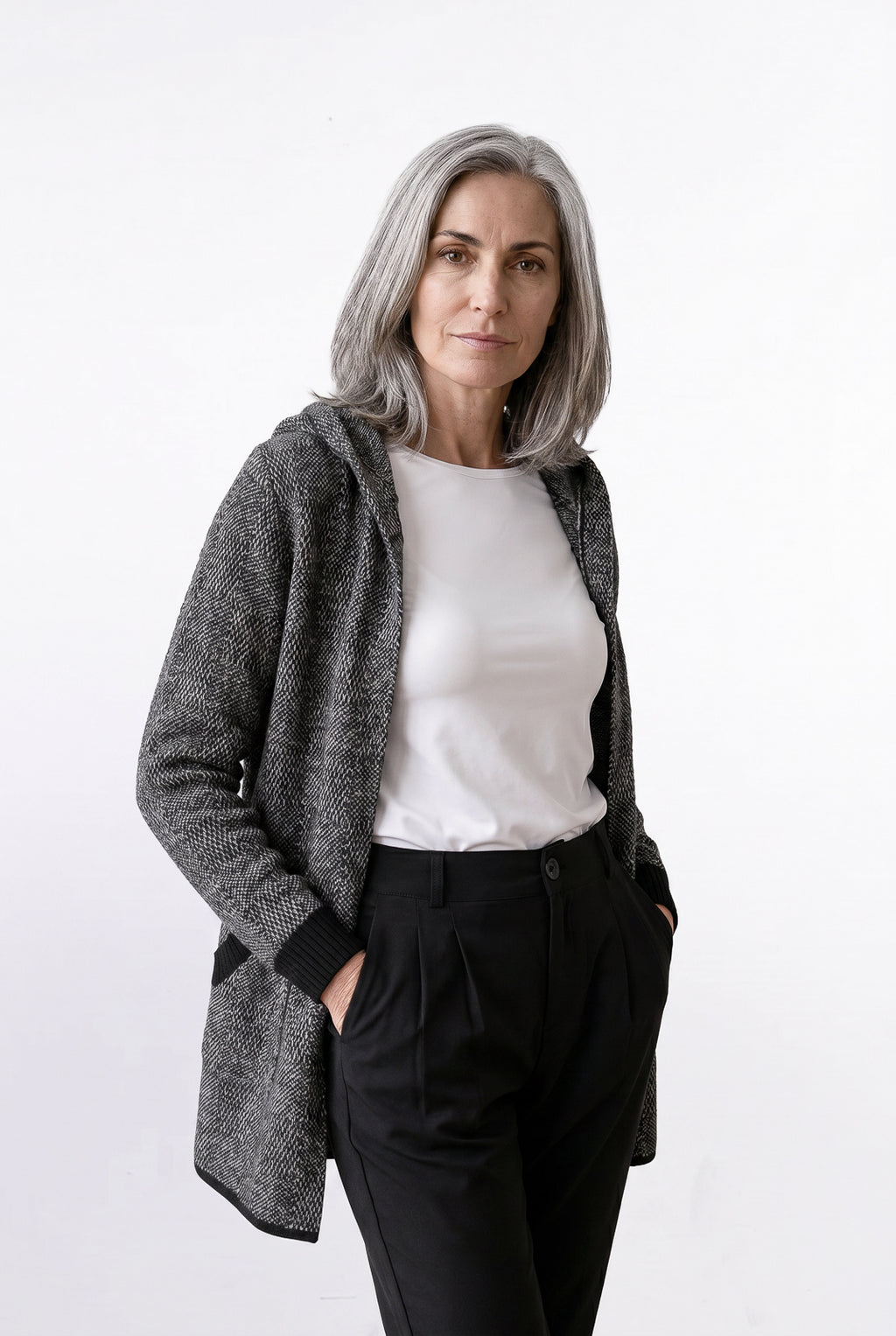 Cardigan de tricô alongado com bolsos e capuz 60015