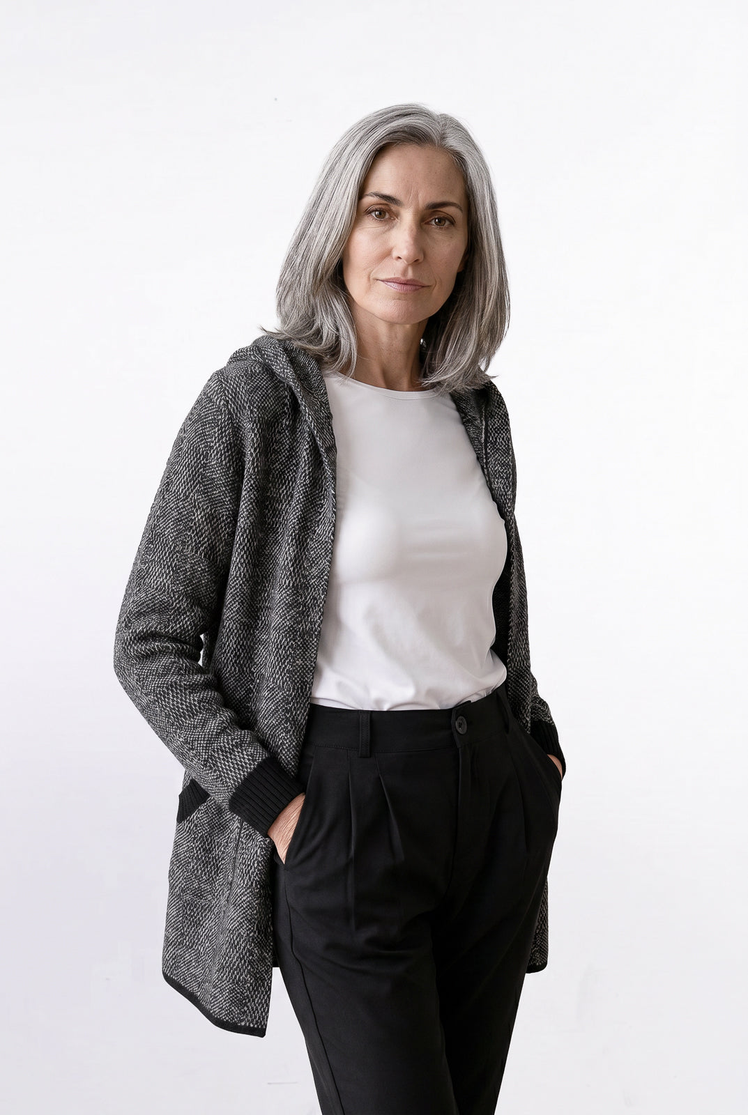 Cardigan de tricô alongado com bolsos e capuz 60015