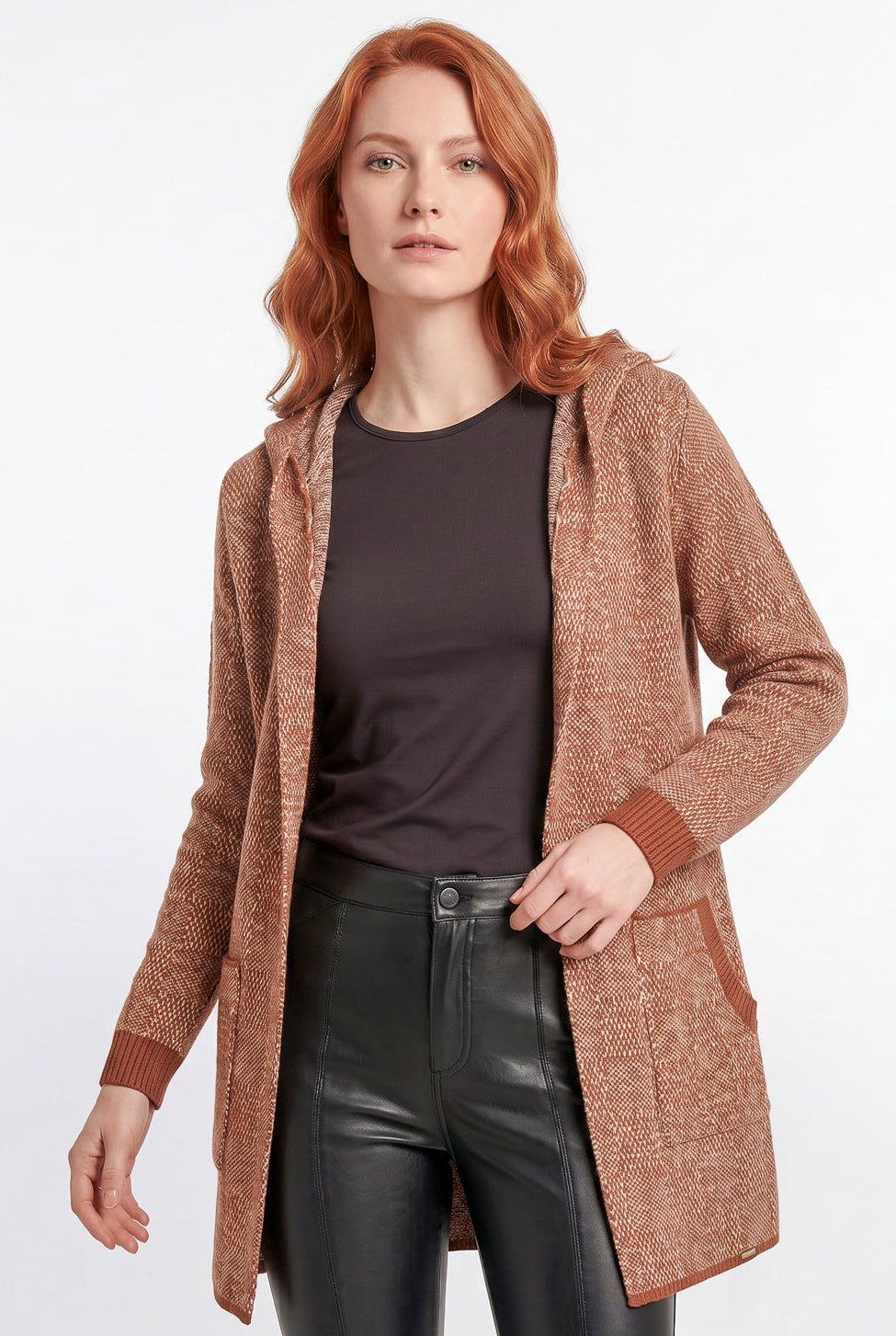 Cardigan de tricô alongado com bolsos e capuz 60015