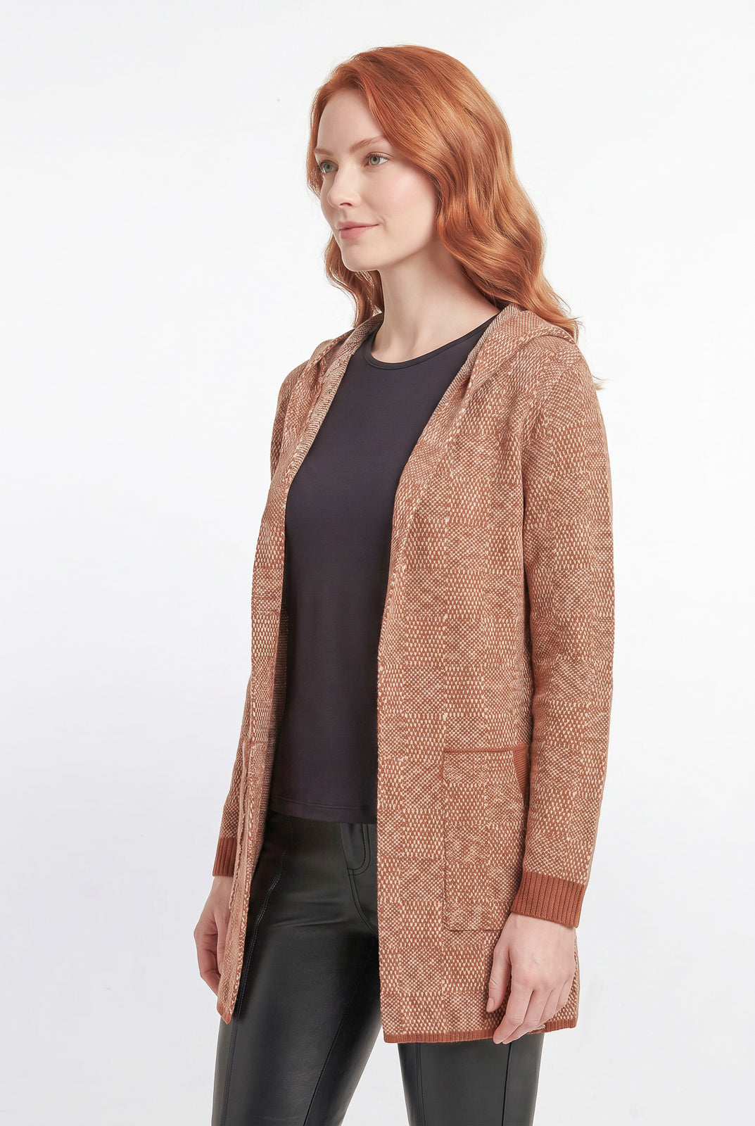 Cardigan de tricô alongado com bolsos e capuz 60015