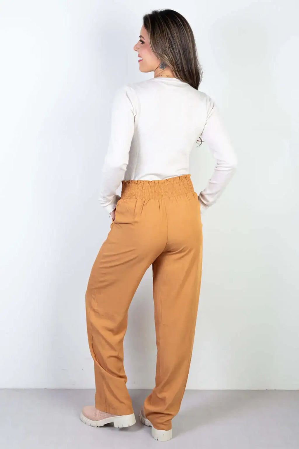 Calça reta viscose elástico e bolsos 70838 - Enluaze
