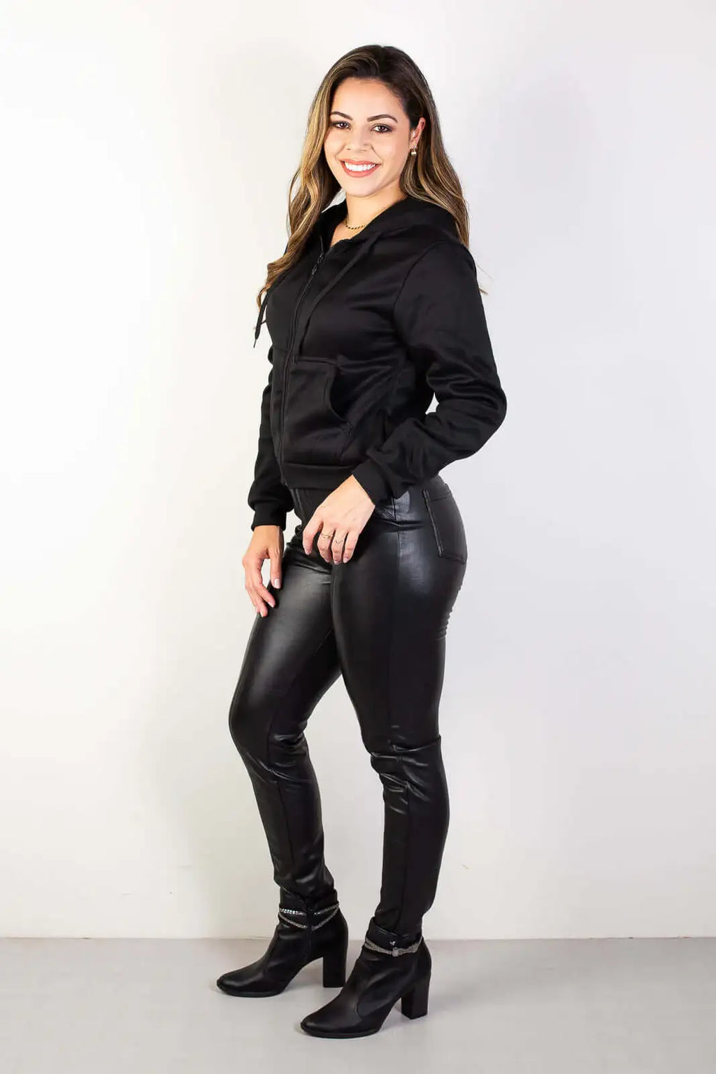 Jaqueta feminina moletinho com capuz 80001 - Enluaze