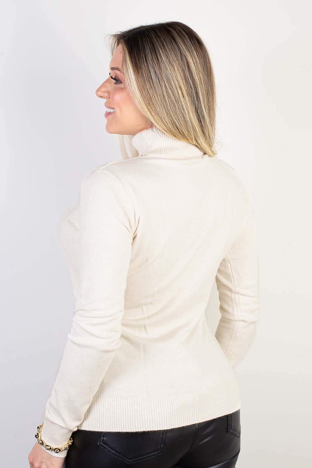 Blusa feminina de malha gola alta 81090 - Enluaze