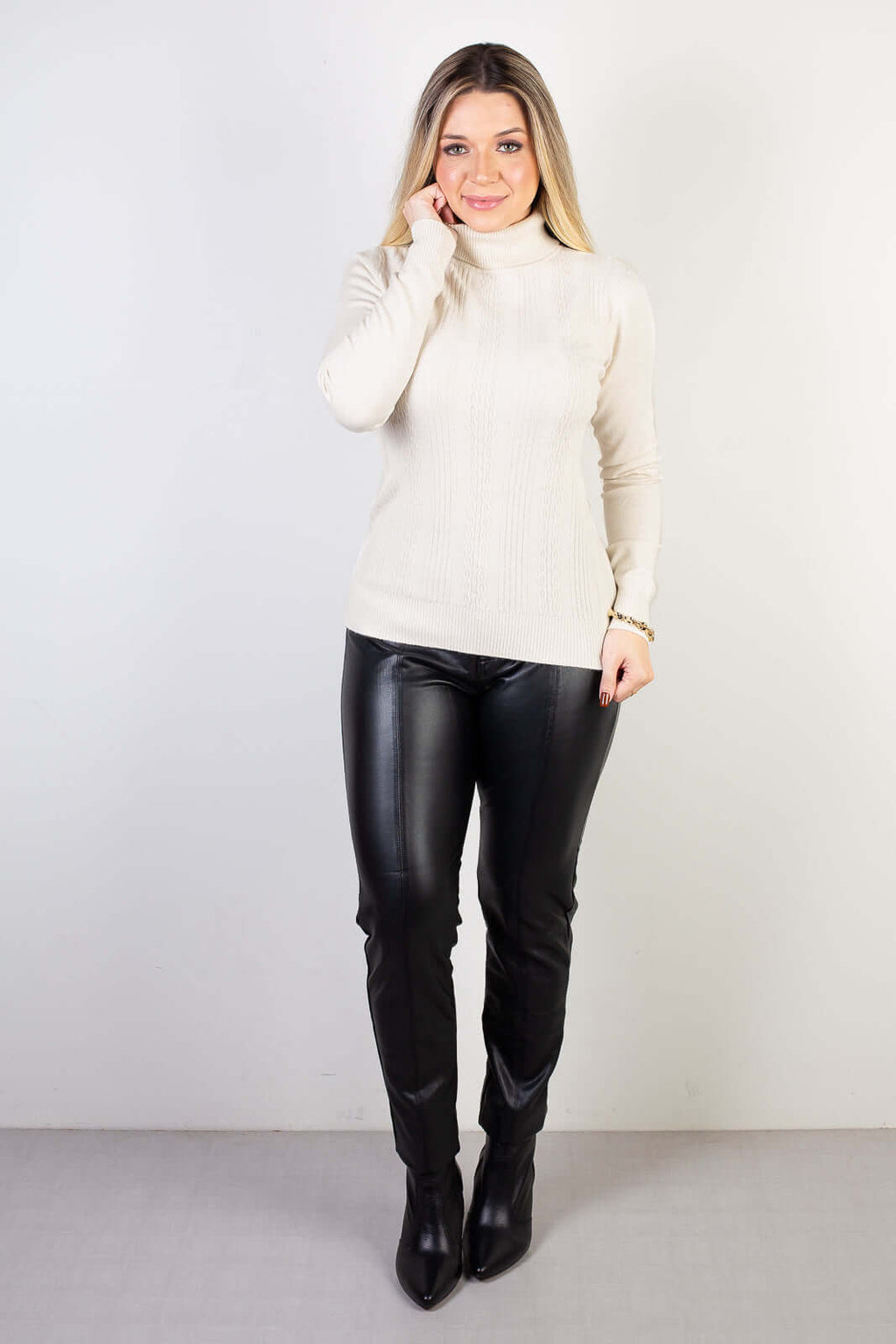 Blusa feminina de malha gola alta 81090 - Enluaze