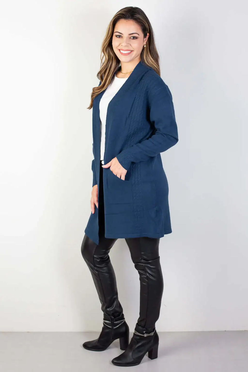 Cardigan alongado feminino com bolsos 81131 - Enluaze