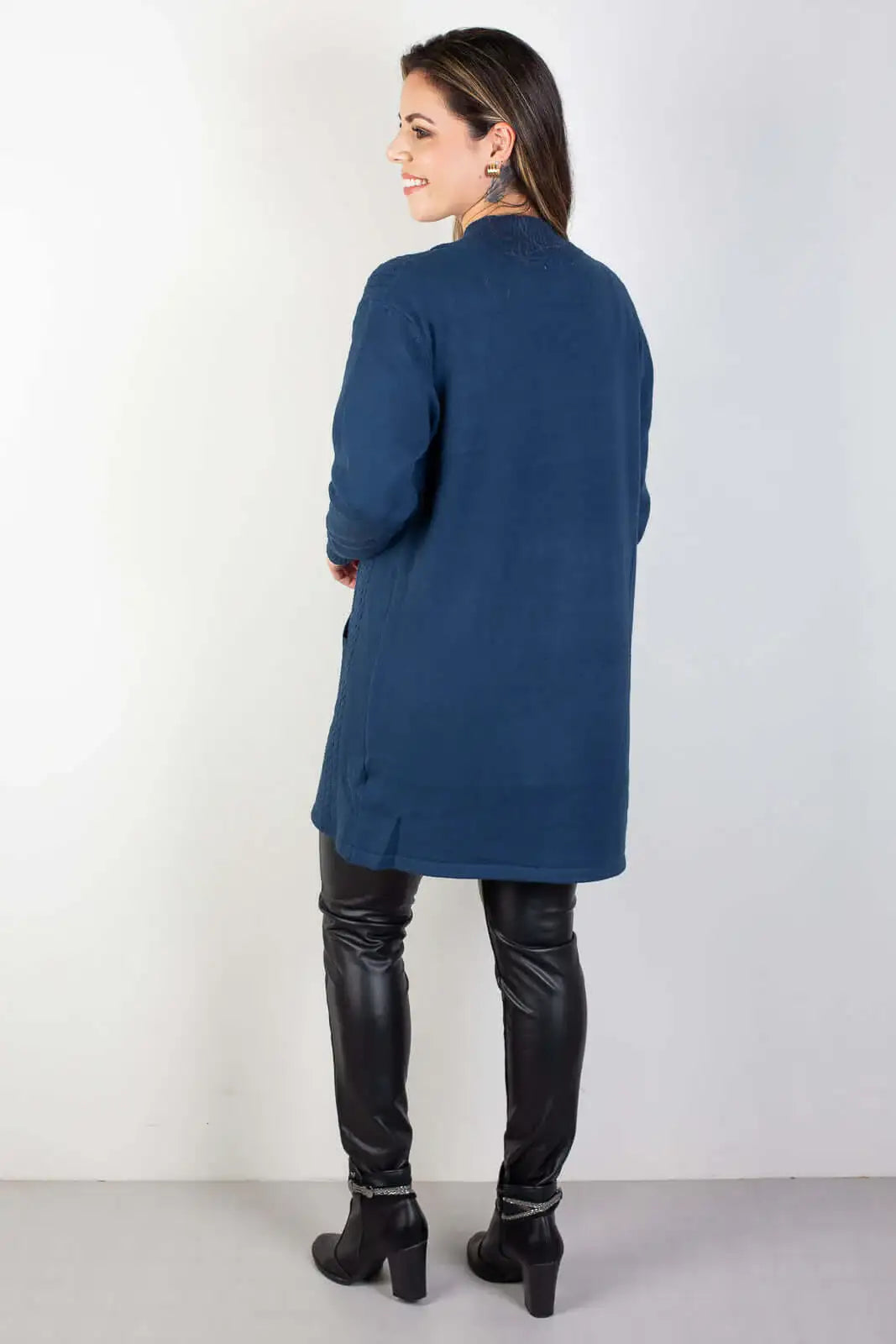 Cardigan alongado feminino com bolsos 81131 - Enluaze