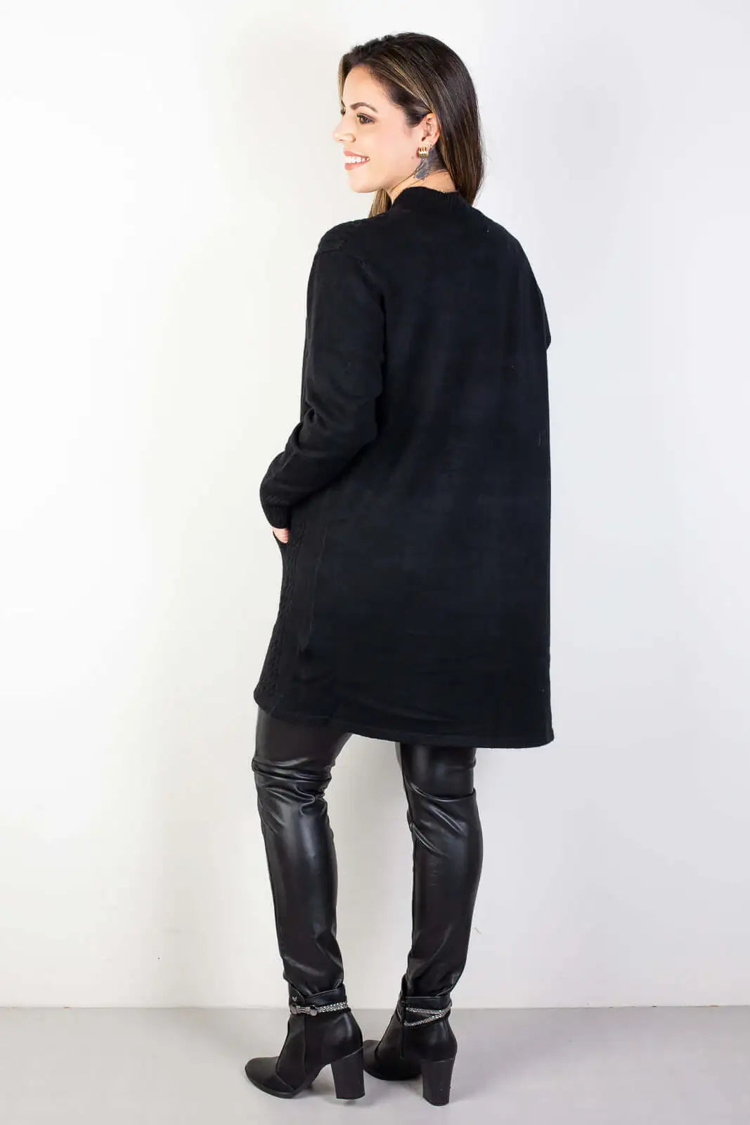 Cardigan alongado feminino com bolsos 81131 - Enluaze