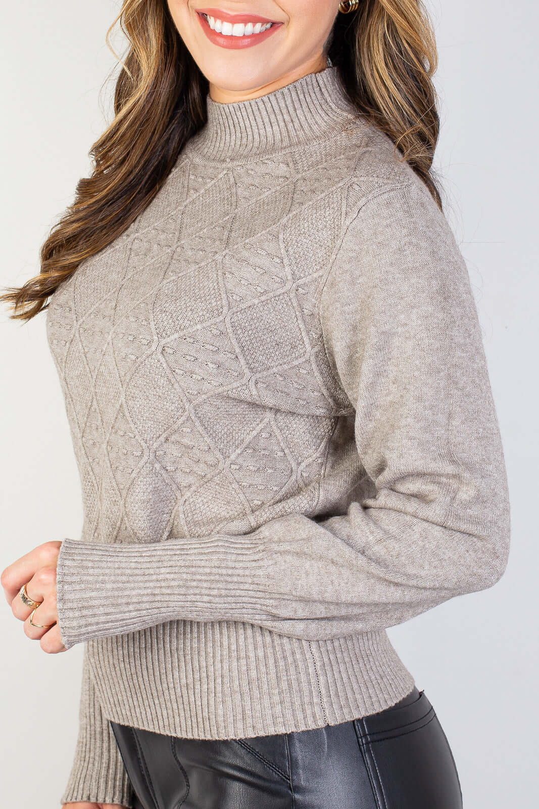 Blusa de tricô gola rolê manga bispo 81190 - Enluaze