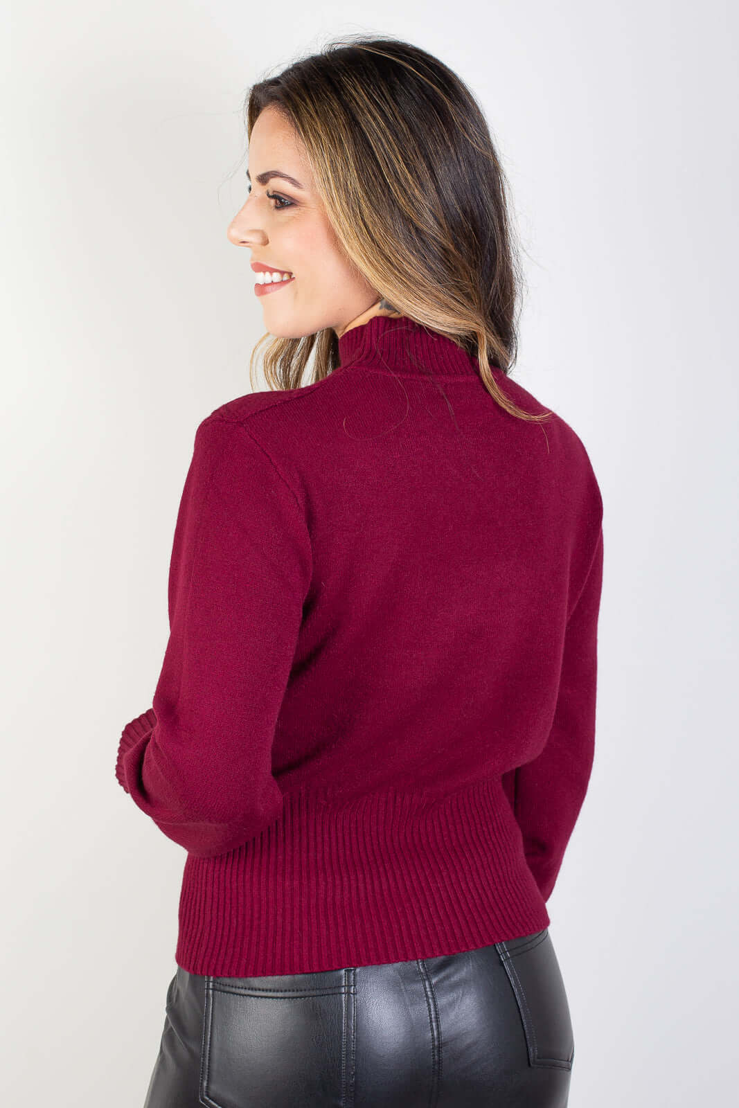 Blusa de tricô gola rolê manga bispo 81190 - Enluaze