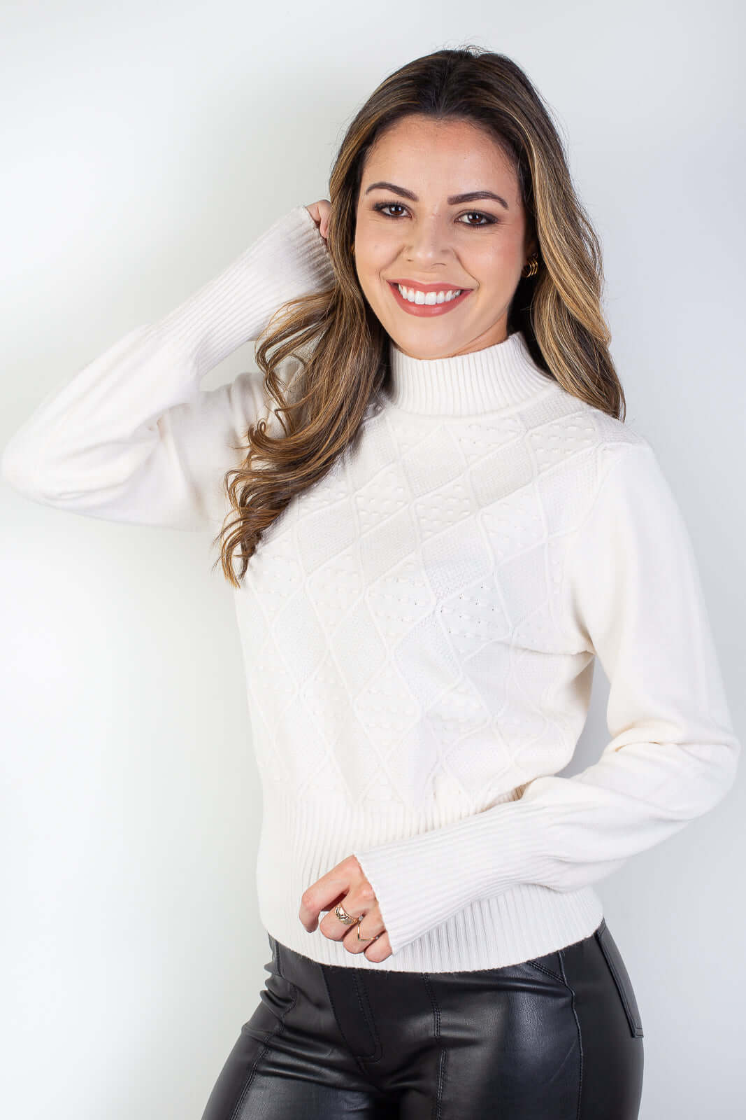 Blusa de tricô gola rolê manga bispo 81190 - Enluaze