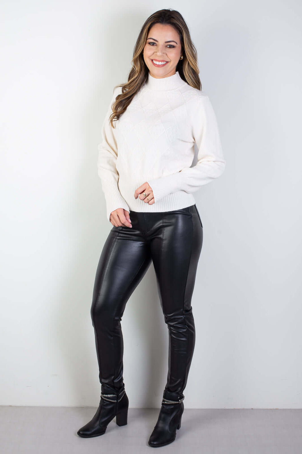 Blusa de tricô gola rolê manga bispo 81190 - Enluaze