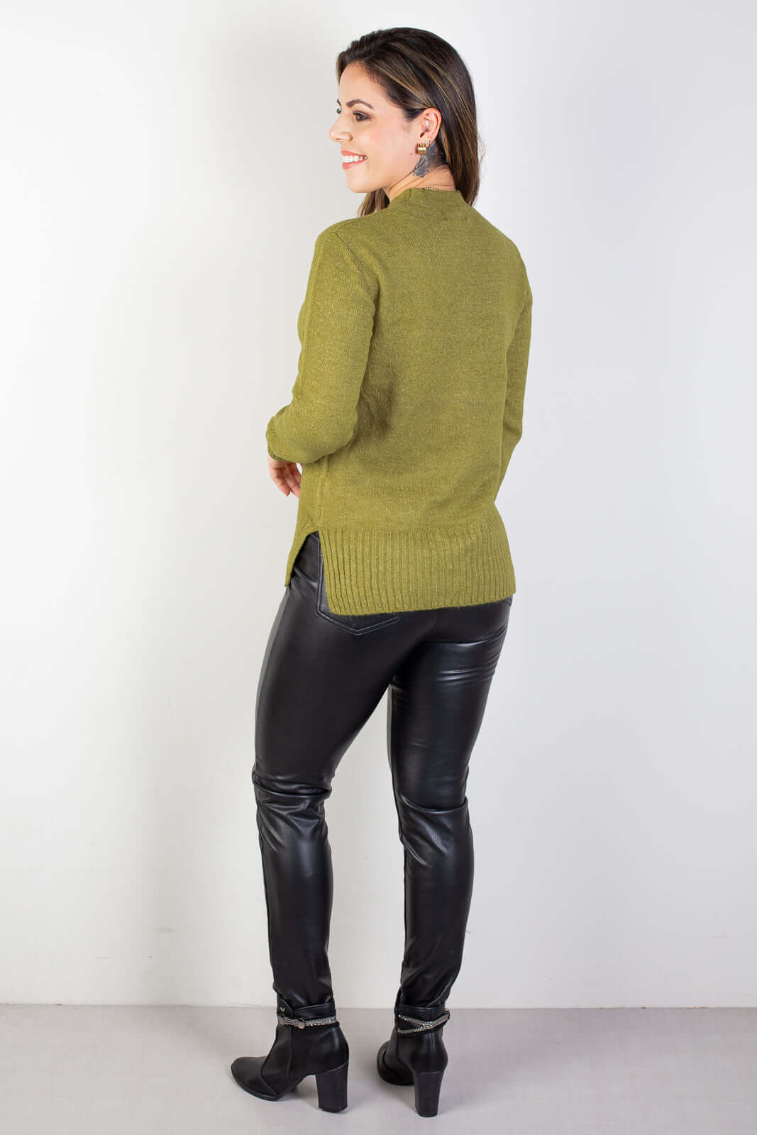 Blusa suéter de malha feminina 82933 - Enluaze