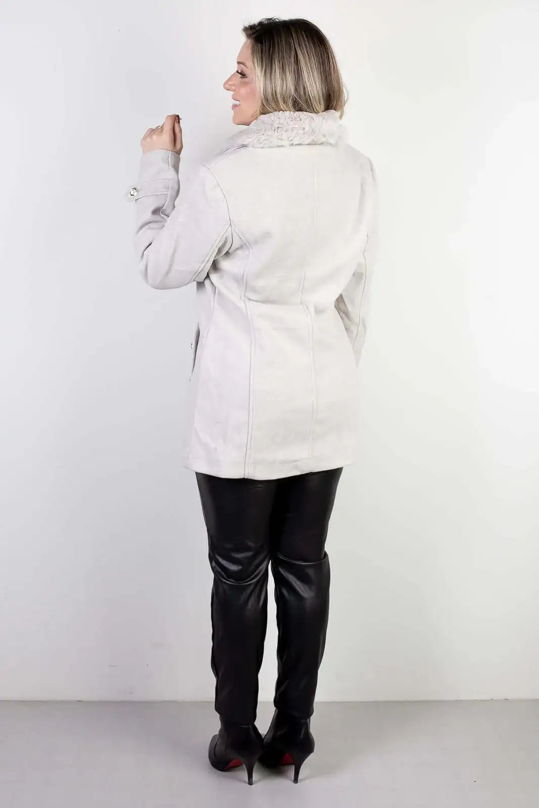 Casaco feminino lã batida sintética com gola de pelo removível 84209 - Enluaze