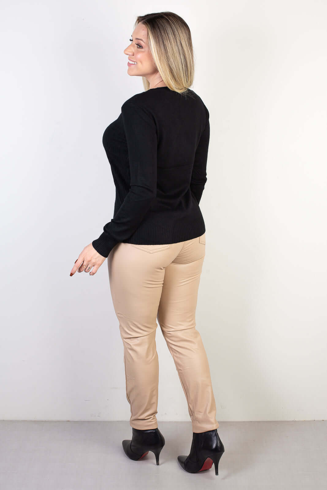 Blusa de malha feminina detalhes 84338 - Enluaze