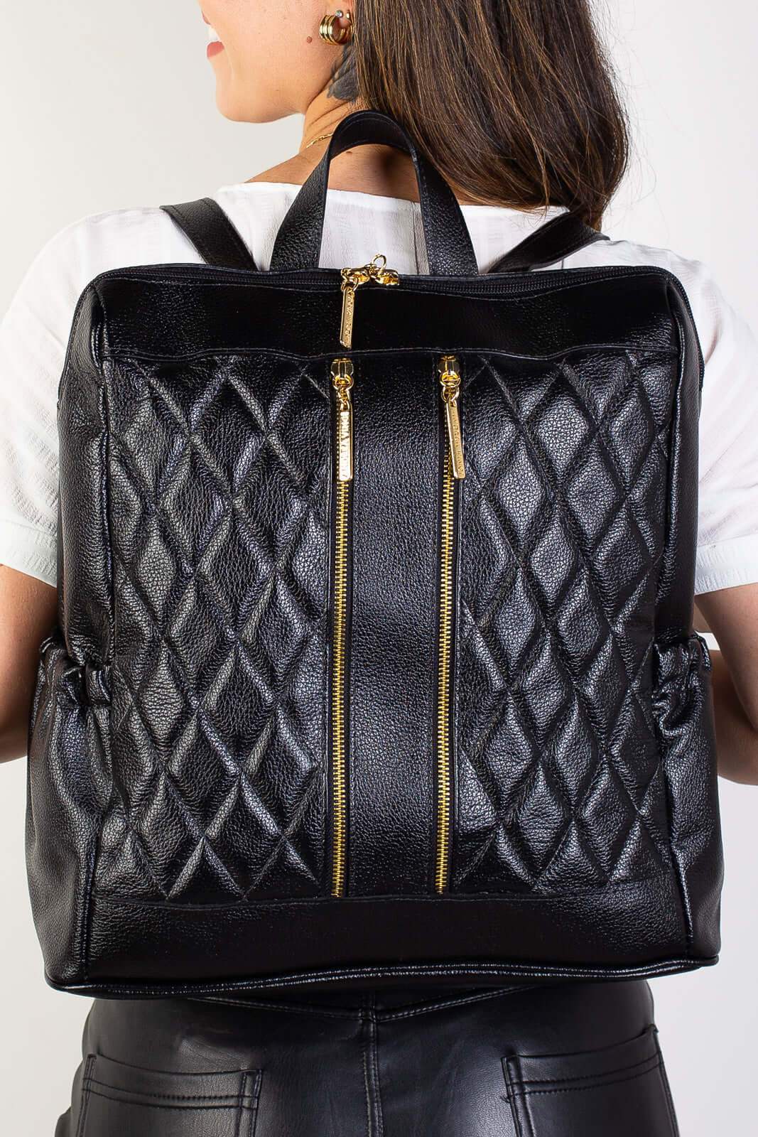 Mochila de couro liso matelassê Romana - Enluaze