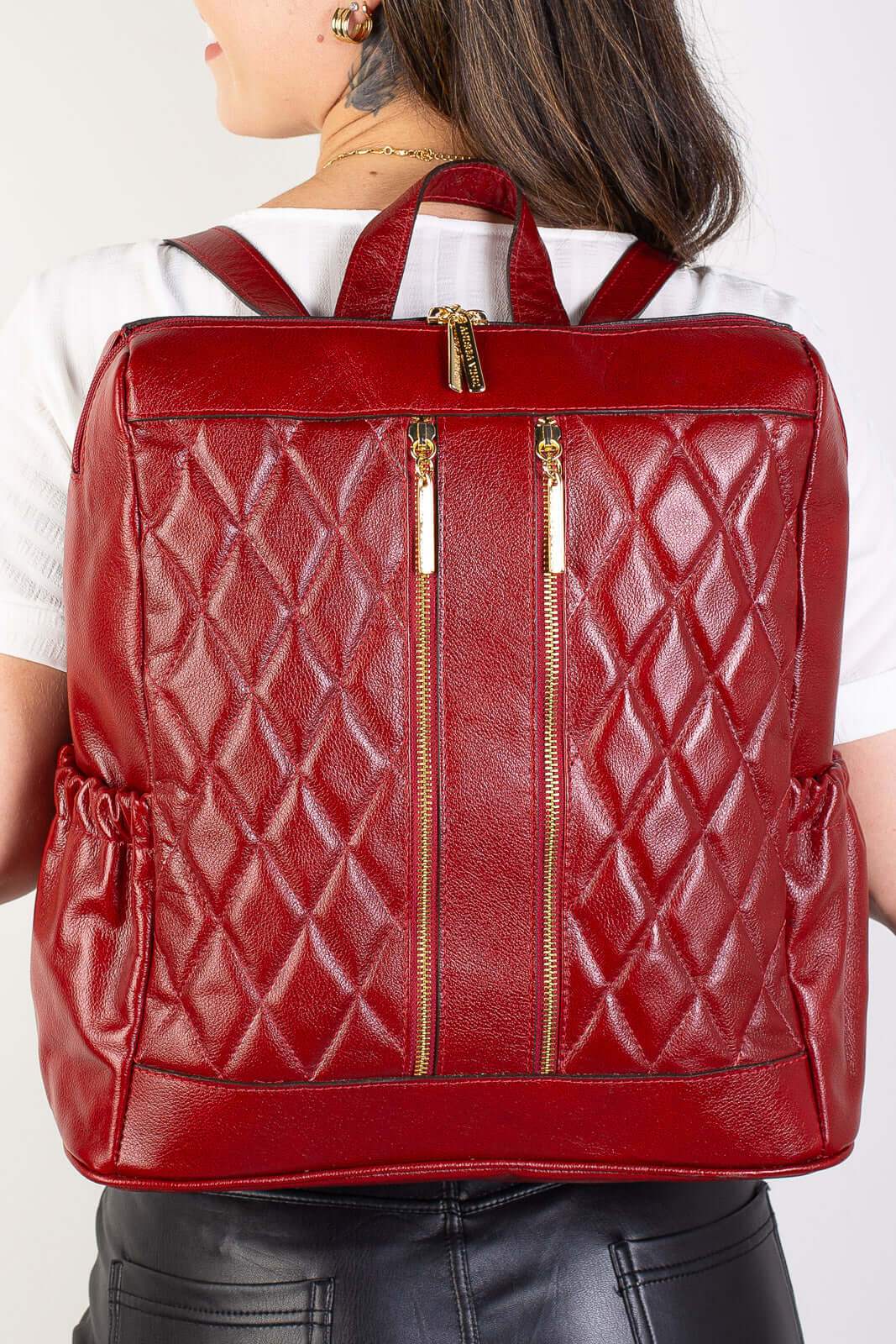 Mochila de couro liso matelassê Romana - Enluaze