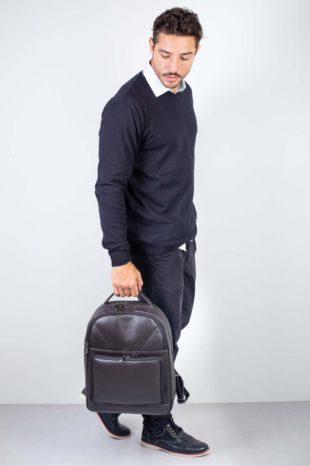 Mochila de couro masculina para notebook Vicente - Enluaze