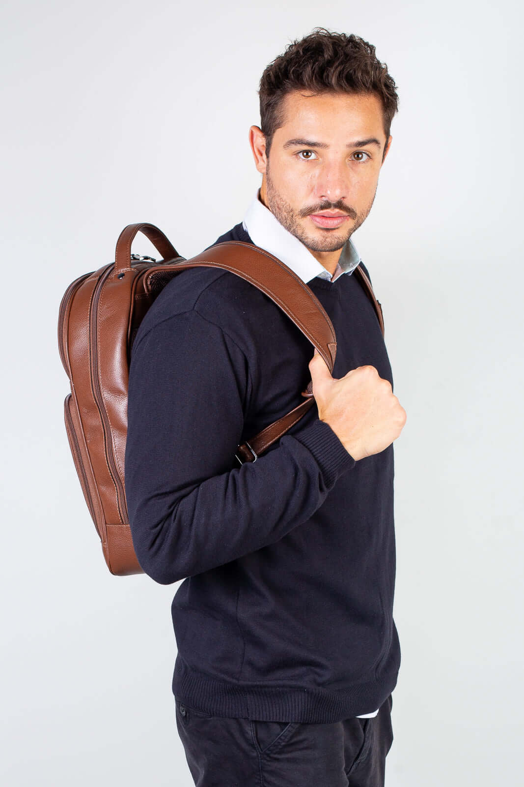 Mochila de couro masculina para notebook Vicente - Enluaze