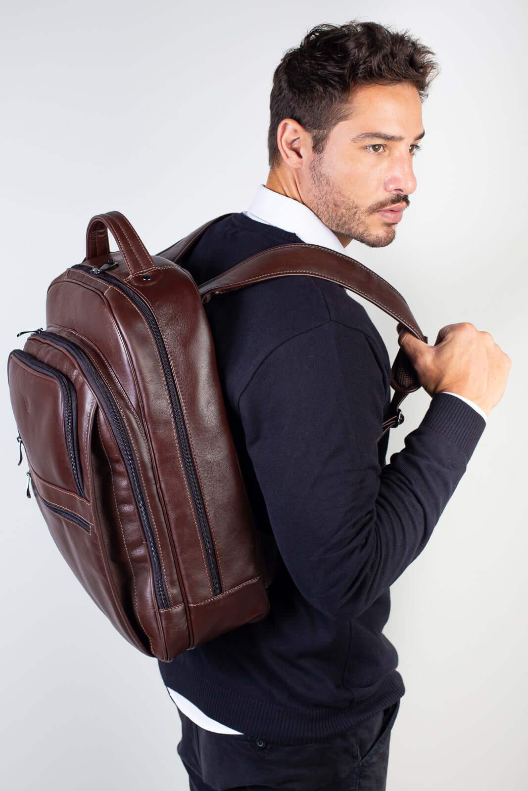 Mochila masculina de couro italiano para notebook 17" Arthur - Enluaze