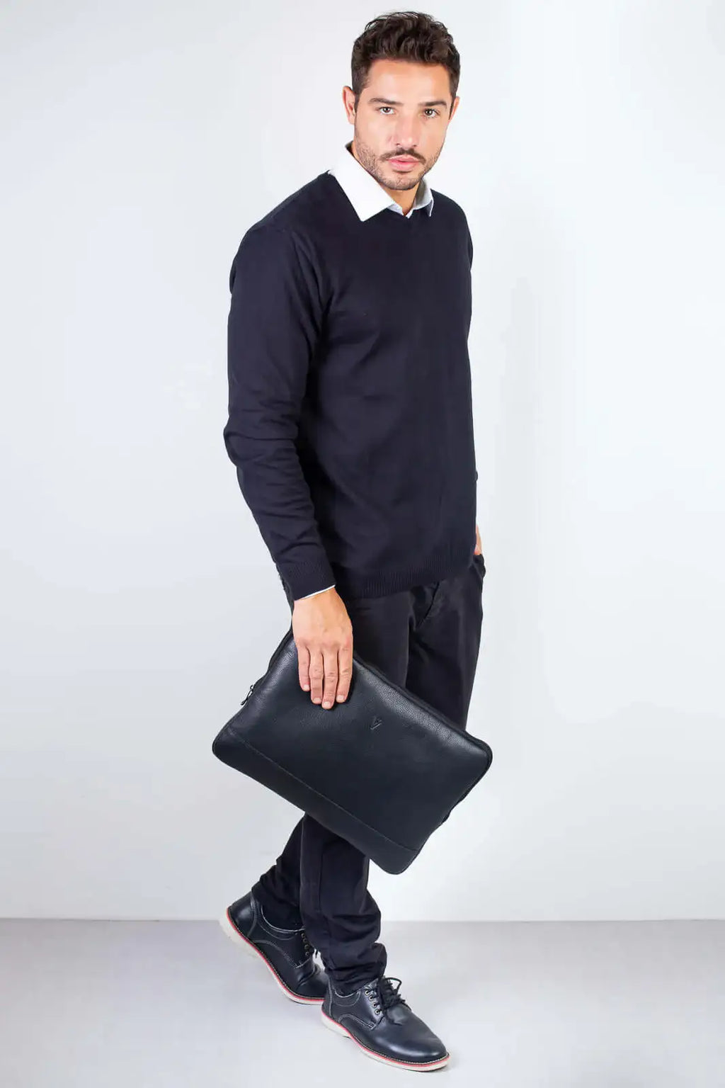 Case de couro para notebook de 15.6" Guto - Enluaze