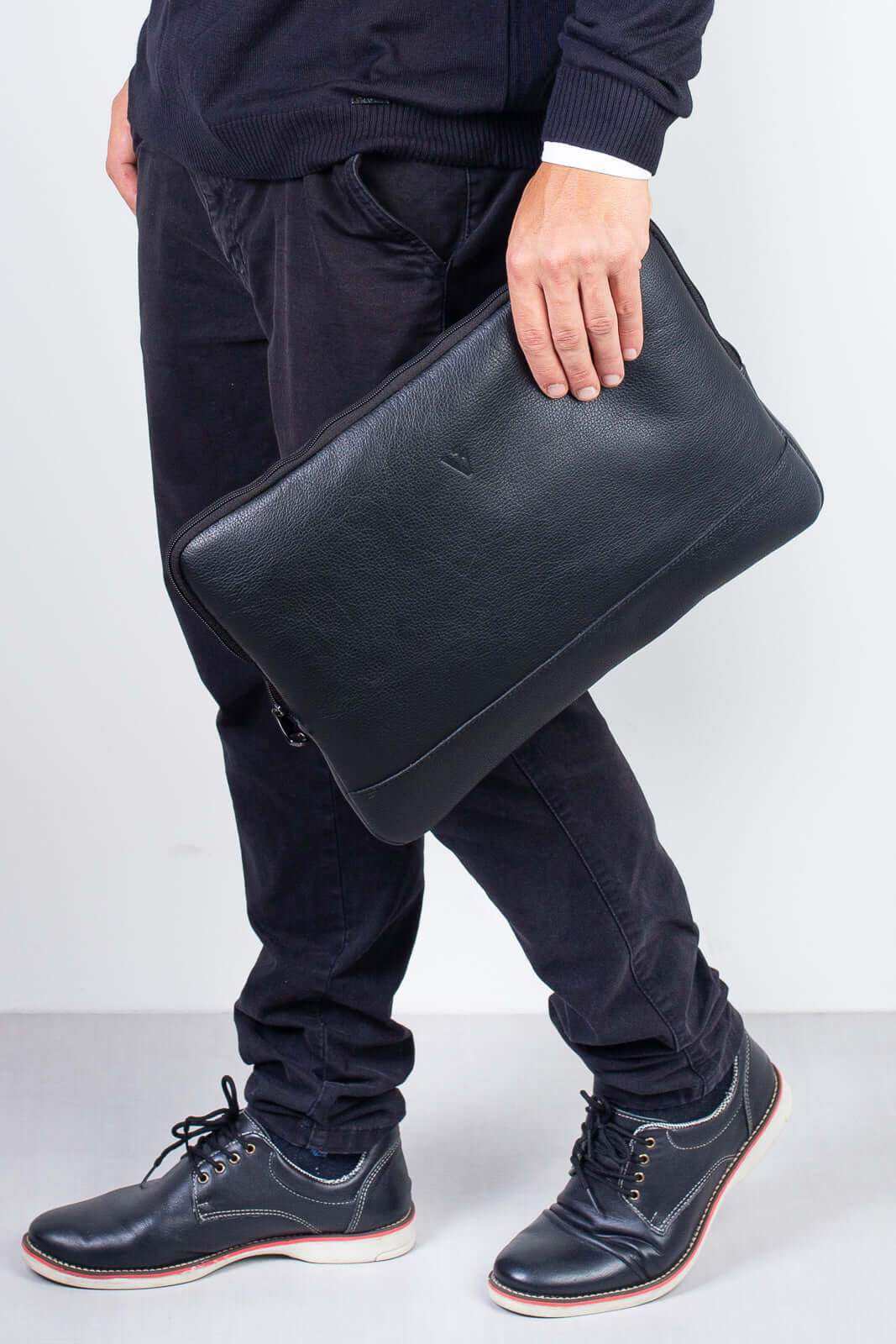 Case de couro para notebook de 15.6" Guto - Enluaze