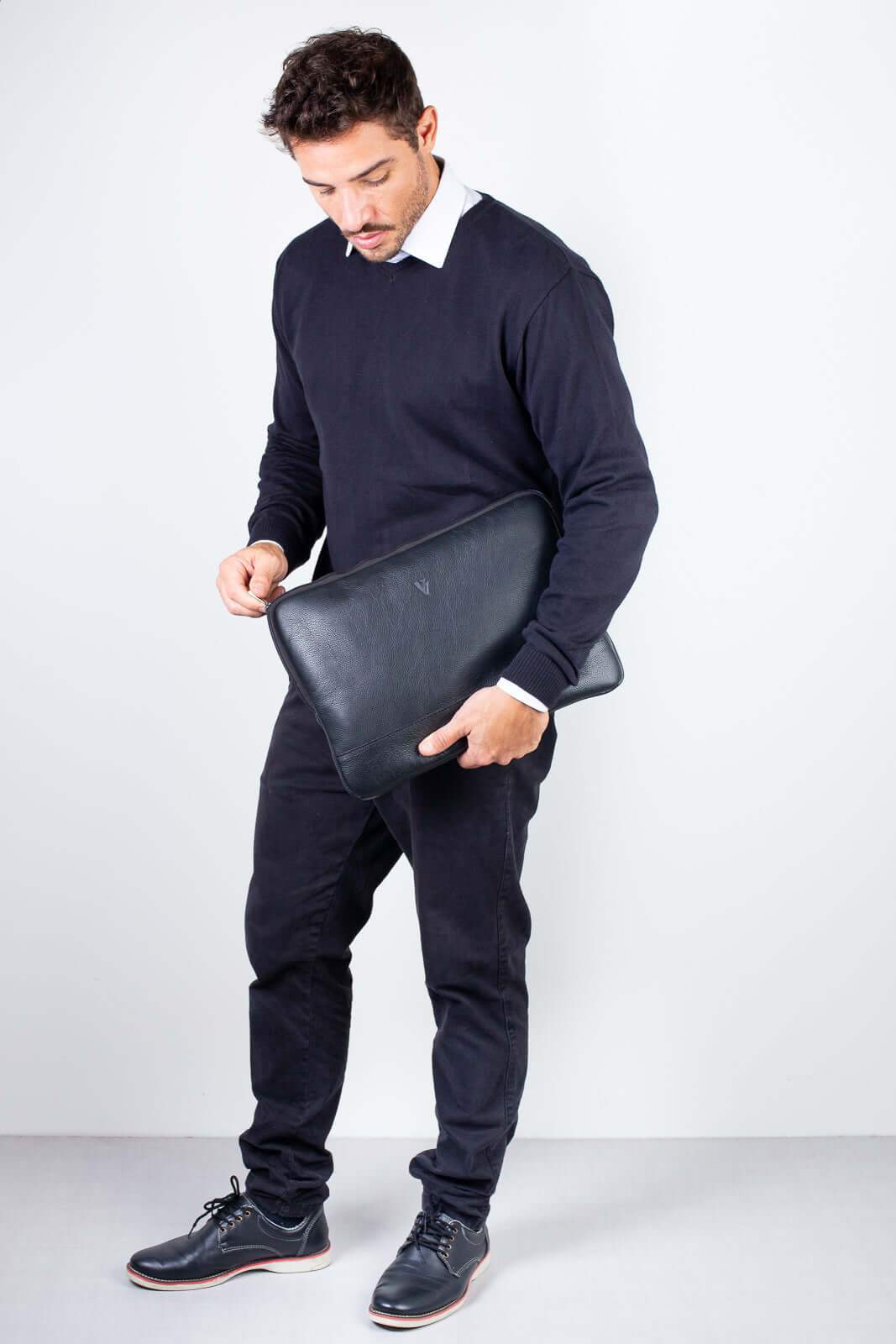 Case de couro para notebook de 15.6" Guto - Enluaze