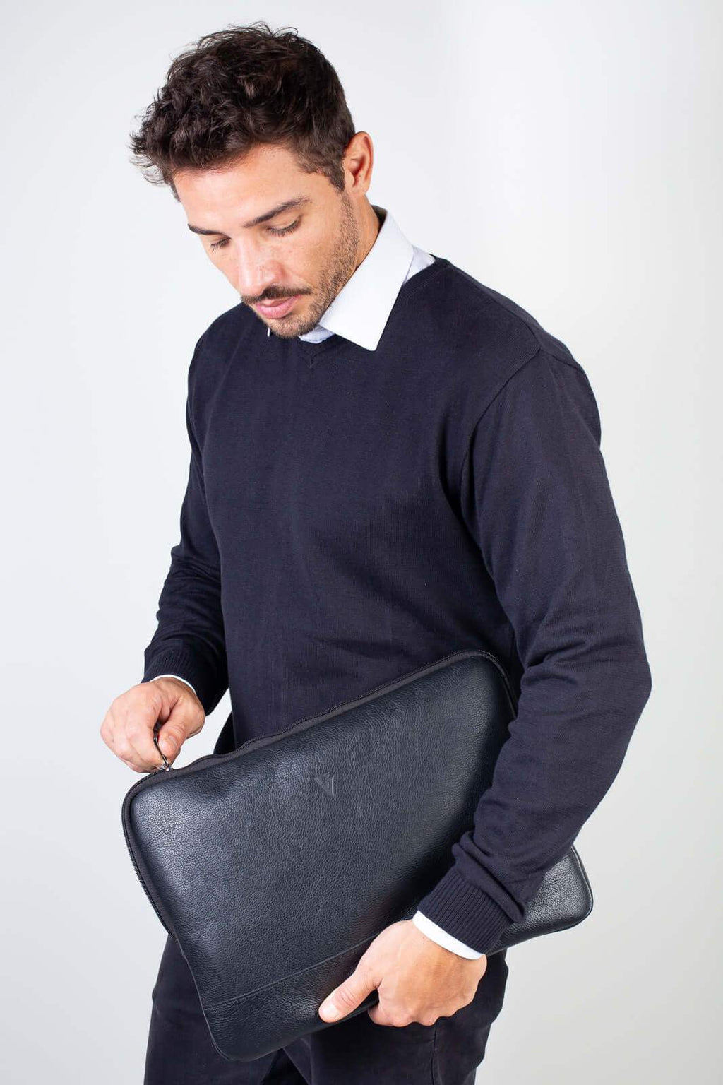 Case de couro para notebook de 15.6" Guto - Enluaze