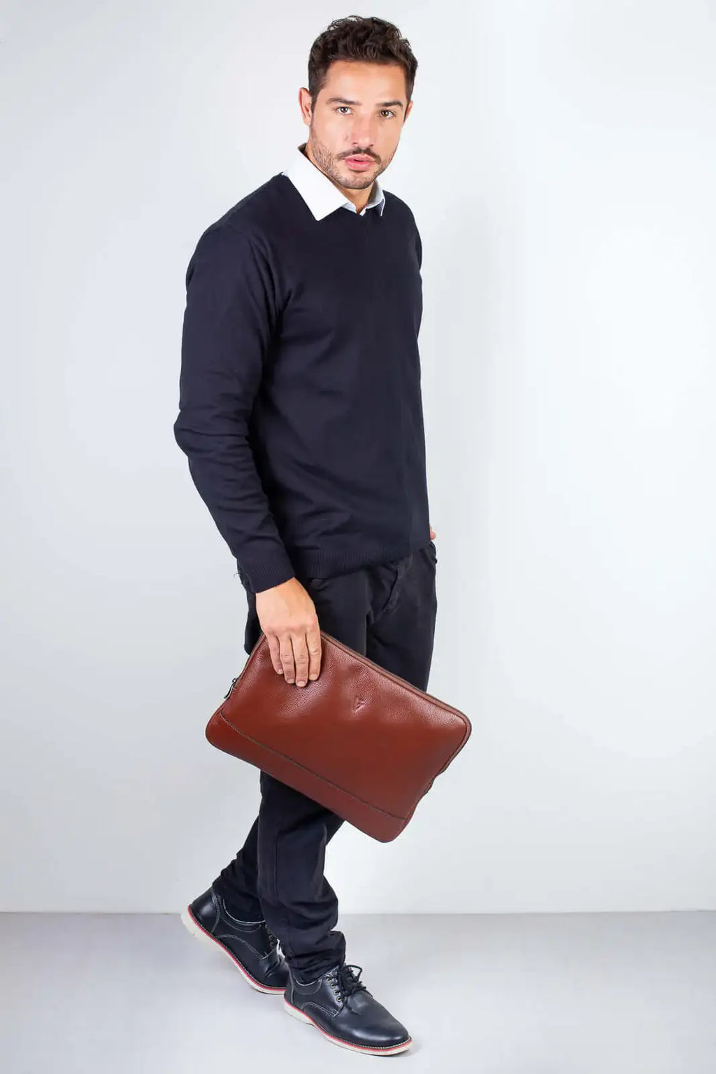 Case de couro para notebook de 14" Guga - Enluaze