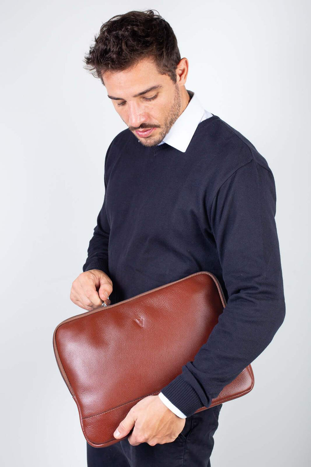 Case de couro para notebook de 14" Guga - Enluaze