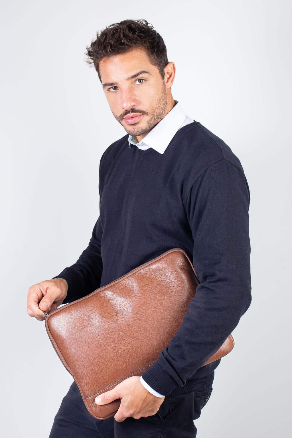 Case de couro para notebook de 14" Guga - Enluaze