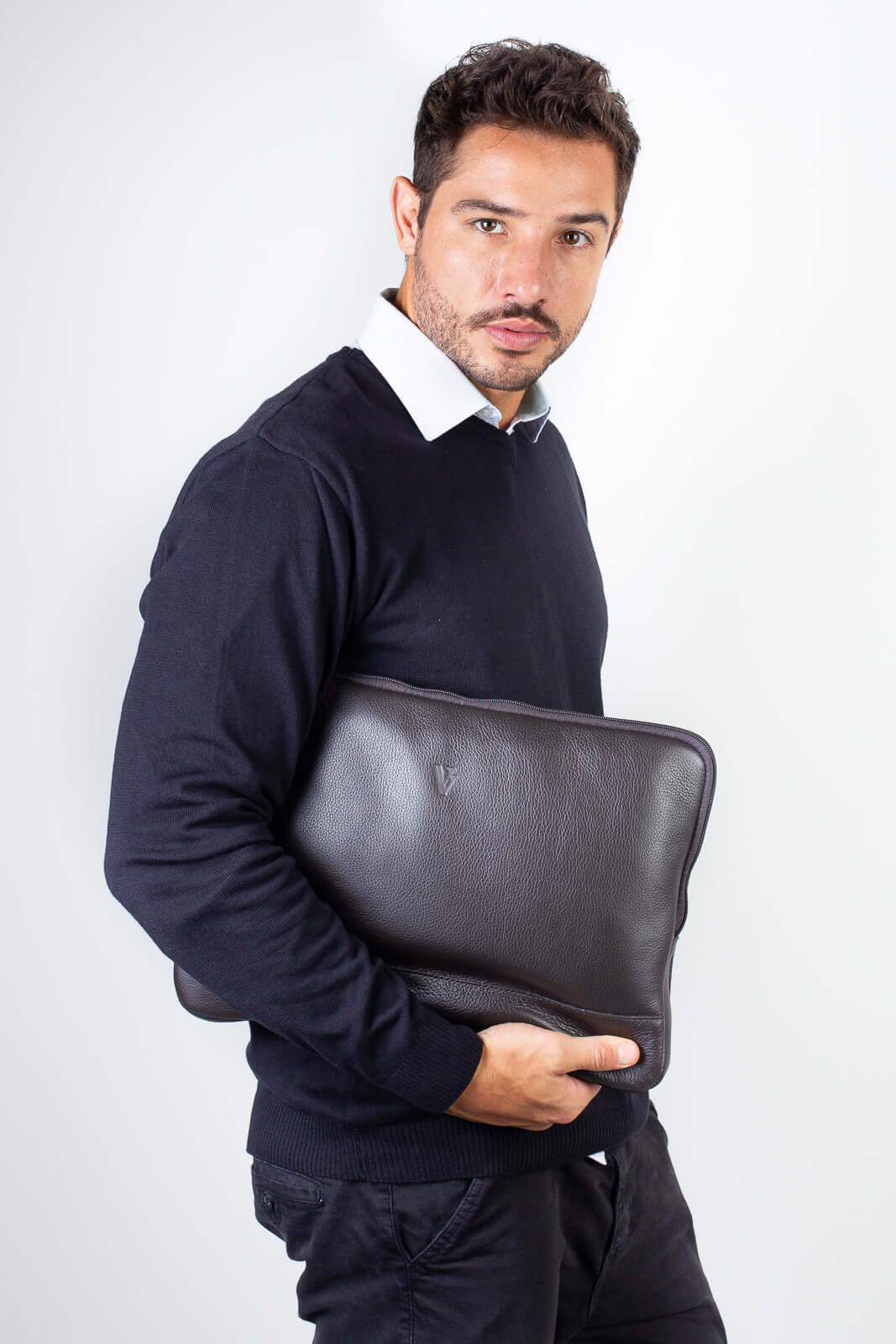 Case de couro para notebook de 15.6" Guto - Enluaze