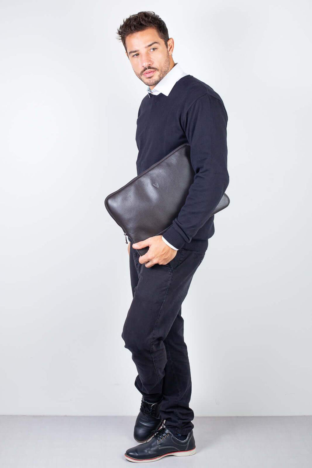 Case de couro para notebook de 15.6" Guto - Enluaze