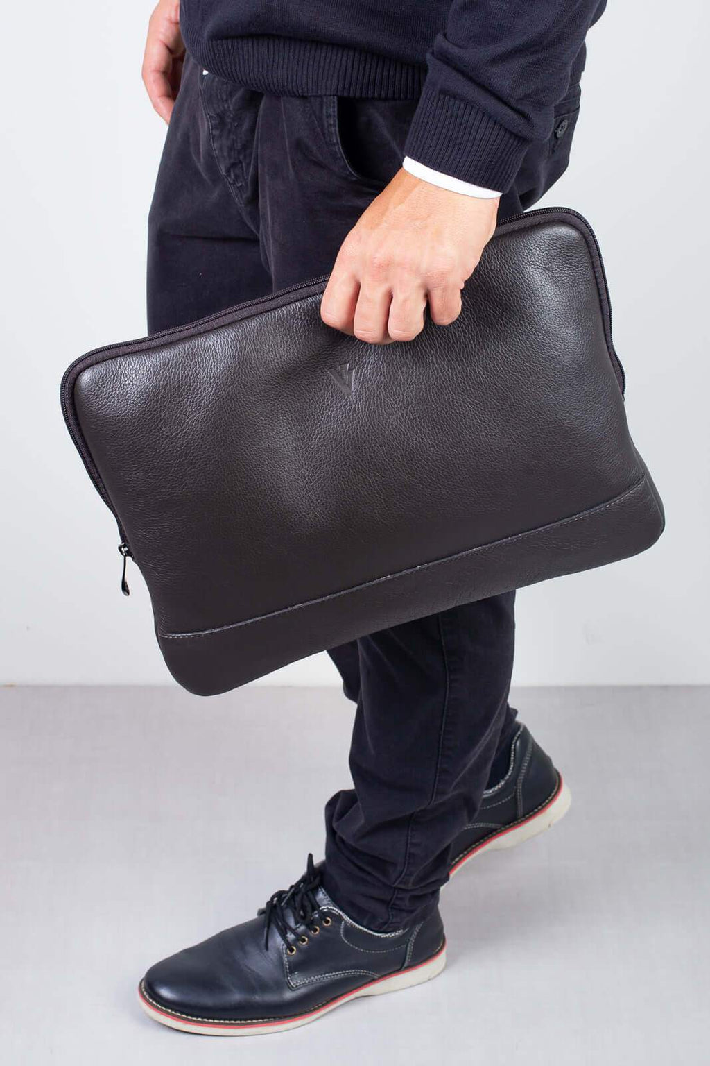 Case de couro para notebook de 15.6" Guto - Enluaze