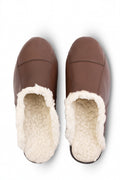 Chinelo pantufa em couro unissex forrada com pelo 6101 — Enluaze