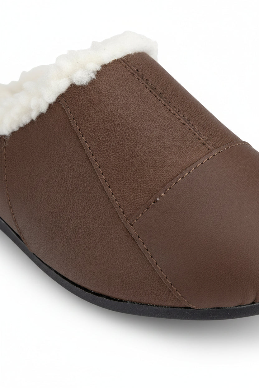 Chinelo pantufa em couro unissex forrada com pelo 6101
