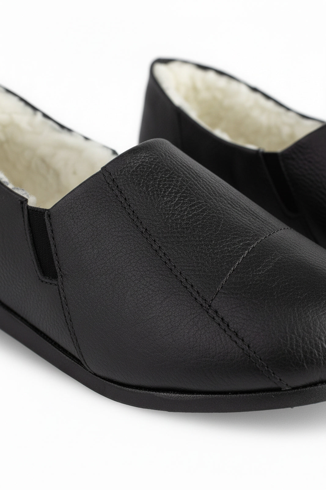Sapatilha pantufa em couro unissex forrada com pelo 6103
