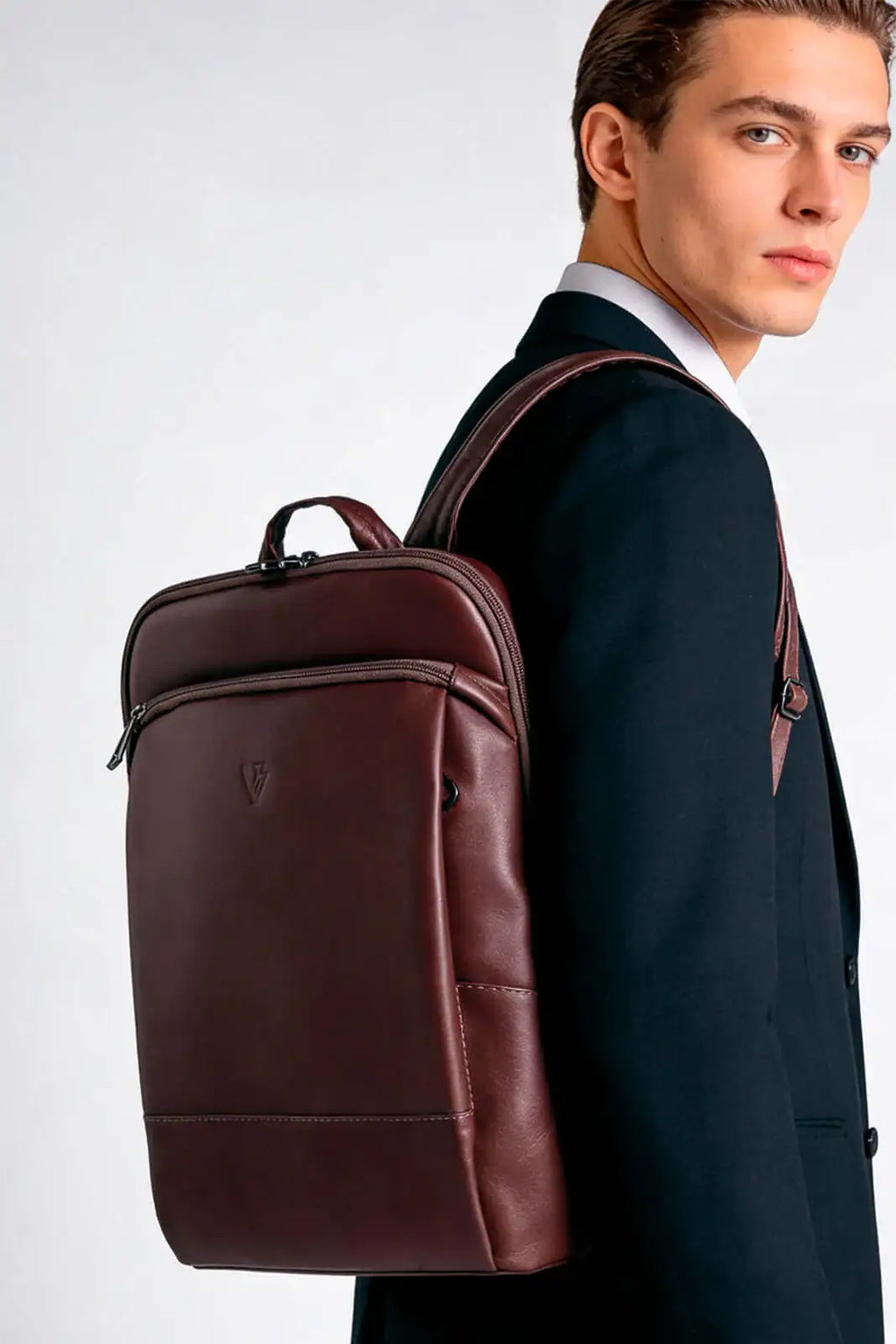 Mochila masculina slim para notebook couro italiano Otávio - Enluaze