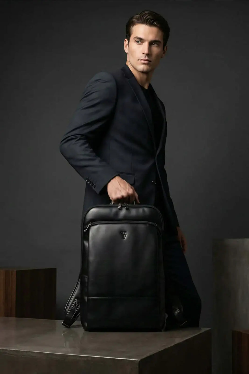 Mochila masculina slim para notebook couro italiano Otávio - Enluaze