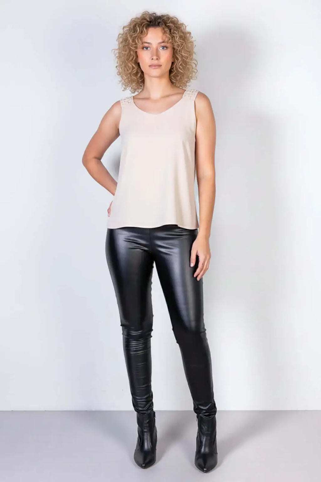 Regata feminina viscose com detalhe na alça 51636 - Enluaze