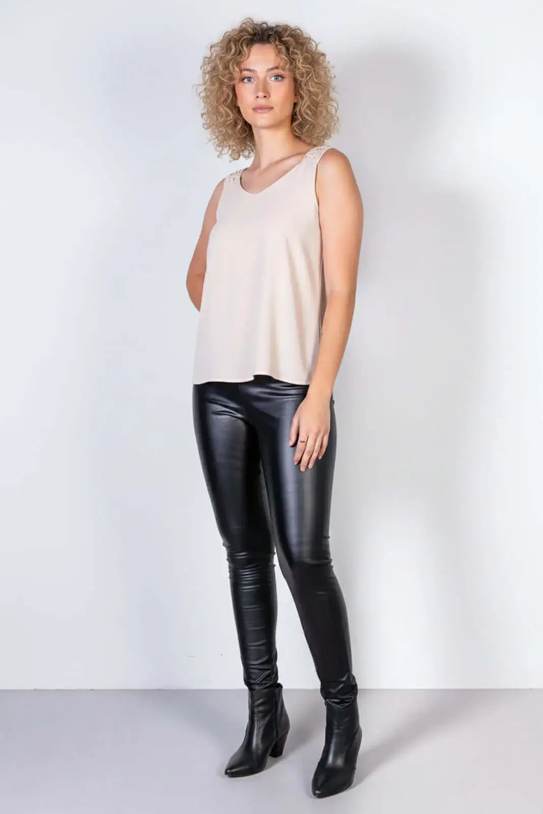 Regata feminina viscose com detalhe na alça 51636 - Enluaze