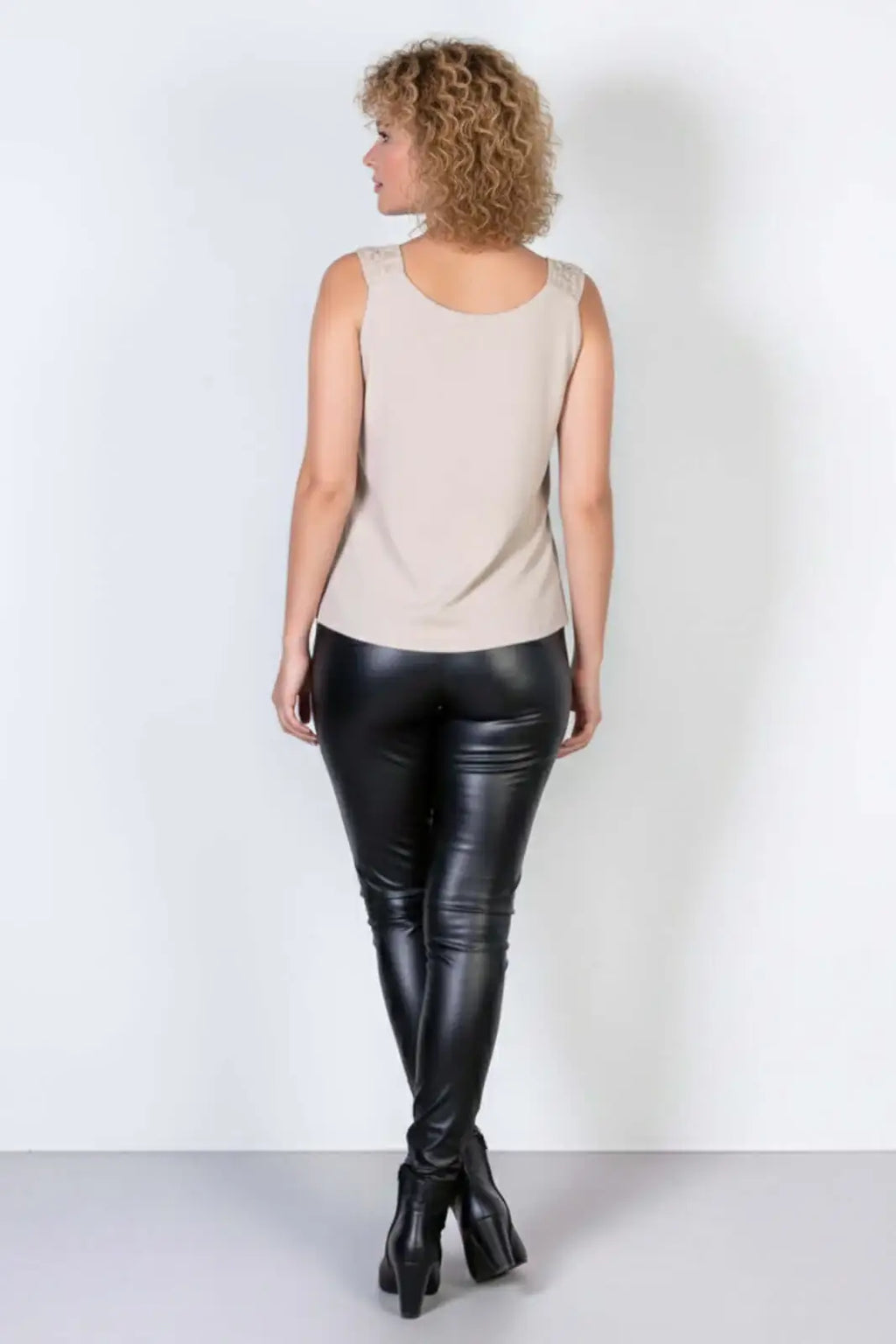 Regata feminina viscose com detalhe na alça 51636 - Enluaze