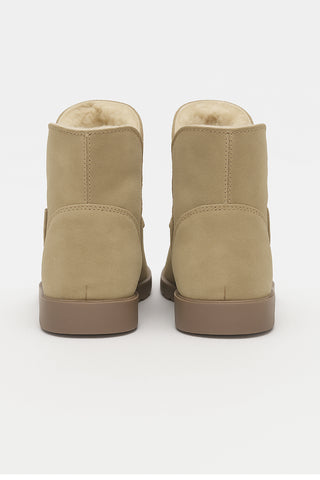 Bota pantufa peluciada cano curto Zuli
