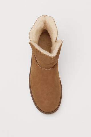 Bota pantufa peluciada cano curto Zuli