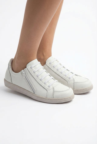 Tênis feminino em couro com elástico e zíper 0203