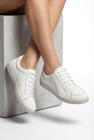 Tênis feminino em couro com elástico e zíper 0203